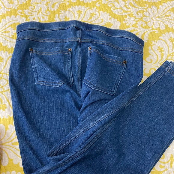 Vera Wang - Picture 3 of 3